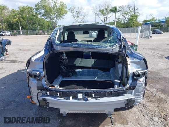 2025 Tesla Model 3 Long Range z VIN 5YJ3E1EA7SF892239, wystawiony jako IAAI lot #42068918 z przebiegiem 17 mil mil oraz . Historia ofert i sprzedaży dostępna na DreamBid. Obrazek 17.