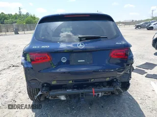 2022 Mercedes-Benz GLC 300 z VIN W1N0G8EB2NG060504, wystawiony jako IAAI lot #42586623 z przebiegiem 27 403 mil mil oraz . Historia ofert i sprzedaży dostępna na DreamBid. Obrazek 17.