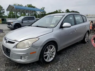 2009 Hyundai Elantra Touring z VIN KMHDC86E29U038194, wystawiony jako Copart lot #57483375 z przebiegiem 218 337 mil mil oraz Szkoda całkowita • Salvage title. Historia ofert i sprzedaży dostępna na DreamBid. Obrazek 1.