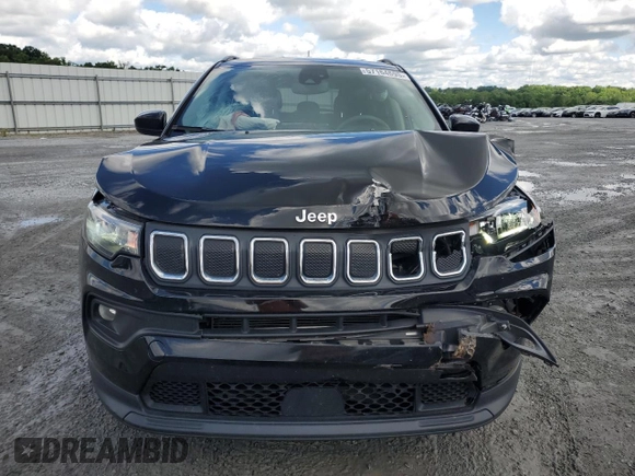 2022 Jeep Compass Latitude z VIN 3C4NJCBBXNT192492, wystawiony jako Copart lot #57164695 z przebiegiem 29 628 mil mil oraz Szkoda całkowita • Salvage title. Historia ofert i sprzedaży dostępna na DreamBid. Obrazek 5.