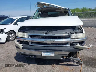 2002 Chevrolet Suburban LS z VIN 3GNEC16Z22G199485, wystawiony jako IAAI lot #41957709 z przebiegiem 252 177 mil mil oraz . Historia ofert i sprzedaży dostępna na DreamBid. Obrazek 12.