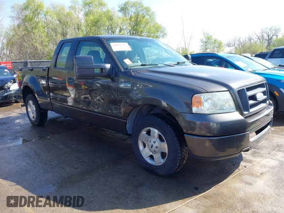 2006 Ford F-150 STX z VIN 1FTRX02W56KB40160, wystawiony jako IAAI lot #41992886 z przebiegiem 107 910 mil mil oraz . Historia ofert i sprzedaży dostępna na DreamBid. Obrazek 1.