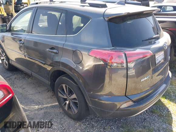 2018 Toyota RAV4 XLE z VIN JTMWFREV4JJ168138, wystawiony jako IAAI lot #41845337 z przebiegiem 122 509 mil mil oraz . Historia ofert i sprzedaży dostępna na DreamBid. Obrazek 3.