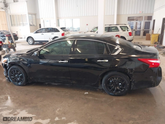 2017 Nissan Altima 2.5 SR with VIN 1N4AL3AP8HC243368, listed as a IAAI auction lot 41658246 with 132,481 mi miles. Bid and sale history available at carsss.com. Image 14.