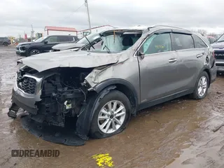 2019 Kia Sorento LX z VIN 5XYPGDA33KG537484, wystawiony jako IAAI lot #41441778 z przebiegiem 99 170 mil mil oraz . Historia ofert i sprzedaży dostępna na DreamBid. Obrazek 2.