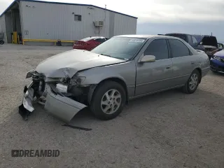 1998 Toyota Camry LE z VIN JT2BF28K9W0097712, wystawiony jako Copart lot #44810265 z przebiegiem 133 374 mil mil oraz Szkoda całkowita • Salvage title. Historia ofert i sprzedaży dostępna na DreamBid. Obrazek 1.
