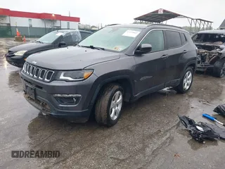 2018 Jeep Compass Altitude z VIN 3C4NJDBB2JT432456, wystawiony jako IAAI lot #42295863 z przebiegiem Nie podano mil oraz . Historia ofert i sprzedaży dostępna na DreamBid. Obrazek 2.