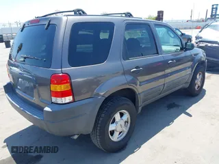 2002 Ford Escape XLT Choice with VIN 1FMYU03142KC99894, listed as a IAAI auction lot 42506225 with 108,621 mi miles and . Bid and sale history available at DreamBid. Image 4.