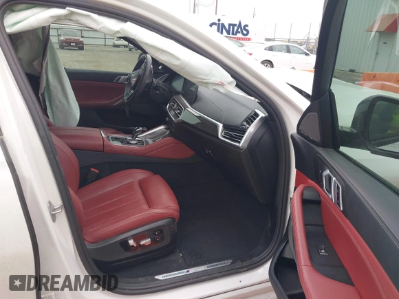 2021 BMW X6 M50i z VIN 5UXCY8C01M9E51506, wystawiony jako IAAI lot #41538726 z przebiegiem Nie podano mil oraz . Historia ofert i sprzedaży dostępna na DreamBid. Obrazek 5.