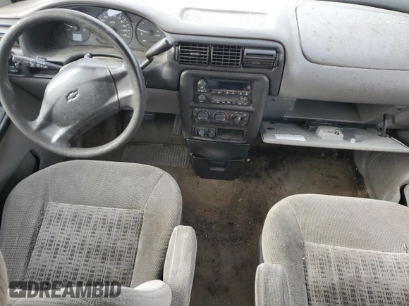 2004 Chevrolet Venture LS z VIN 1GNDX03E44D179265, wystawiony jako Copart lot #82254644 z przebiegiem Nie podano mil oraz Szkody całkowita. Historia ofert i sprzedaży dostępna na DreamBid. Obrazek 8.