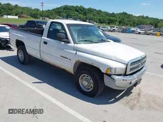 2001 Dodge 2500 z VIN 3B7KC26Z61M283195, wystawiony jako IAAI lot #42307262 z przebiegiem 127 818 mil mil oraz . Historia ofert i sprzedaży dostępna na DreamBid. Obrazek 1.