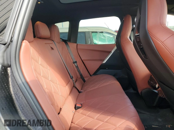 2023 BMW iX xDrive50 z VIN WB523CF04PCL57730, wystawiony jako Copart lot #44370183 z przebiegiem 5 038 mil mil oraz . Historia ofert i sprzedaży dostępna na DreamBid. Obrazek 11.