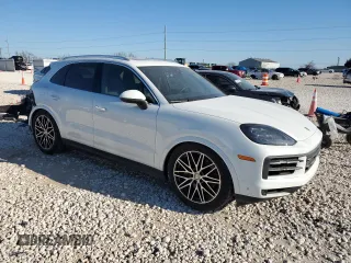 2024 Porsche Cayenne z VIN WP1AA2AY4RDA08608, wystawiony jako Copart lot #45282695 z przebiegiem Nie podano mil oraz Szkoda całkowita • Salvage title. Historia ofert i sprzedaży dostępna na DreamBid. Obrazek 4.