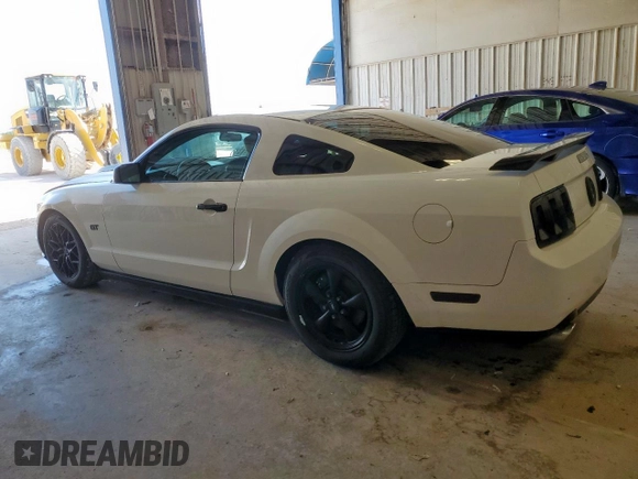 2007 Ford Mustang GT Deluxe с VIN 1ZVFT82H275239465, выставлен на аукционе Copart как лот 58575635 с пробегом 128 481 миль миль и Списание • Salvage title. История ставок и продаж доступна на DreamBid. Изображение 2.