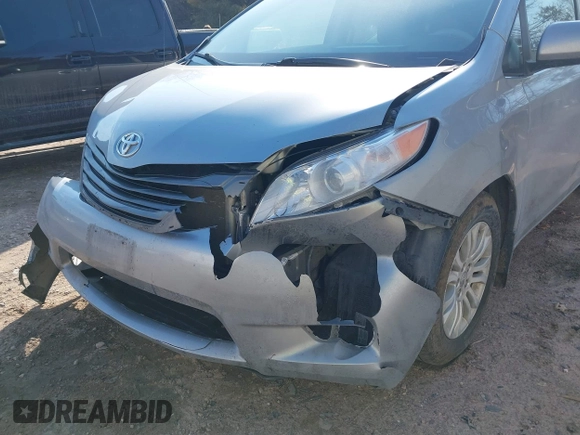 2013 Toyota Sienna XLE AAS with VIN 5TDYK3DC1DS391293, listed as a IAAI auction lot 41694041 with 181,913 mi miles. Bid and sale history available at carsss.com. Image 6.