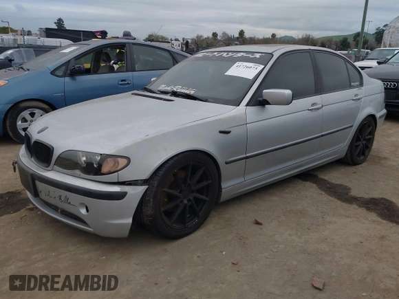 2003 BMW 3 Series 325i with VIN WBAAZ33403PH31680, listed as a IAAI auction lot 41726073 with 214,623 mi miles. Bid and sale history available at carsss.com. Image 2.
