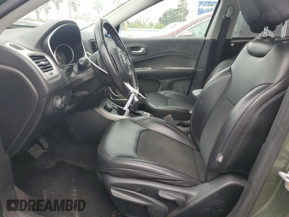 2019 Jeep Compass Latitude z VIN 3C4NJDBBXKT813862, wystawiony jako Copart lot #58957685 z przebiegiem 68 802 mil mil oraz Szkoda całkowita • Salvage title. Historia ofert i sprzedaży dostępna na DreamBid. Obrazek 7.