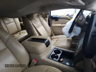 2011 GMC Sierra 2500HD SLT z VIN 1GT121C88BF114348, wystawiony jako Copart lot #43801915 z przebiegiem Nie podano mil oraz Nie do naprawy • Non repairable. Historia ofert i sprzedaży dostępna na DreamBid. Obrazek 7.