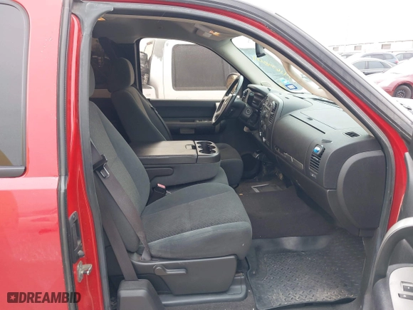 2008 Chevrolet Silverado 1500 LT w/1LT with VIN 2GCEC19J581317917, listed as a IAAI auction lot 41634804 with 129,305 mi miles. Bid and sale history available at carsss.com. Image 5.