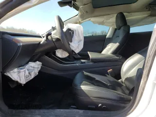2020 Tesla Model 3 Long Range z VIN 5YJ3E1EB0LF628130, wystawiony jako Copart lot #50706955 z przebiegiem 67 384 mil mil oraz Szkoda całkowita • Salvage title. Historia ofert i sprzedaży dostępna na DreamBid. Obrazek 7.