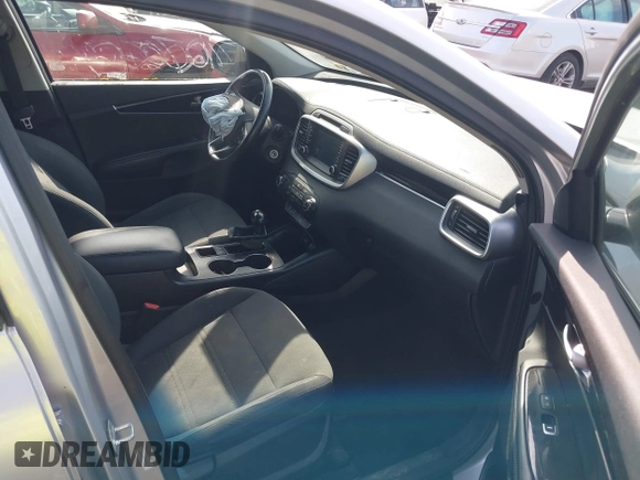 2018 Kia Sorento LX with VIN 5XYPGDA3XJG427112, listed as a IAAI auction lot 40303681 with 170,443 mi miles. Bid and sale history available at carsss.com. Image 5.