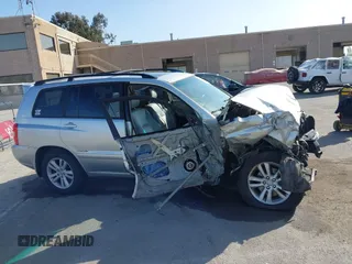 2006 Toyota Highlander Hybrid with VIN JTEDW21A560003550, listed as a IAAI auction lot 42083364 with 147,486 mi miles. Bid and sale history available at carsss.com. Image 13.