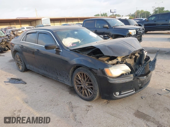 2013 Chrysler 300 S z VIN 2C3CCABT8DH709962, wystawiony jako IAAI lot #42070142 z przebiegiem 156 690 mil mil oraz . Historia ofert i sprzedaży dostępna na DreamBid. Obrazek 1.