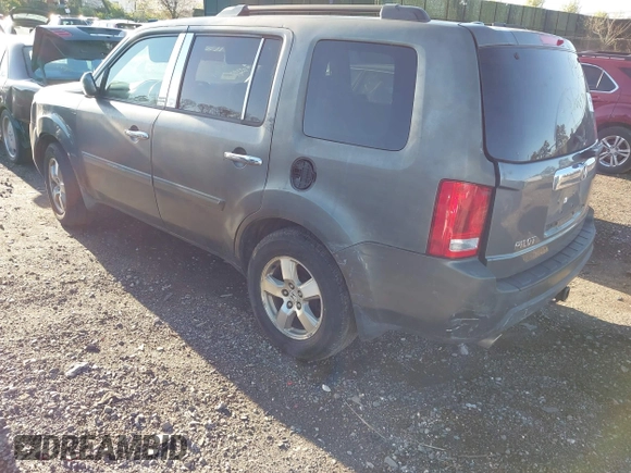 2009 Honda Pilot EX with VIN 5FNYF48489B004599, listed as a IAAI auction lot 42142115 with 999,999 mi miles. Bid and sale history available at carsss.com. Image 3.