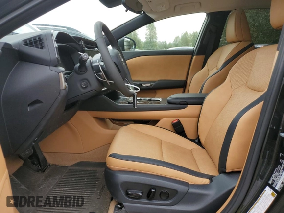 2023 Lexus RZ 450e Premium z VIN JTJAAAAB9PA019798, wystawiony jako Copart lot #67931974 z przebiegiem 3 947 mil mil oraz Szkoda całkowita • Salvage title. Historia ofert i sprzedaży dostępna na DreamBid. Obrazek 7.
