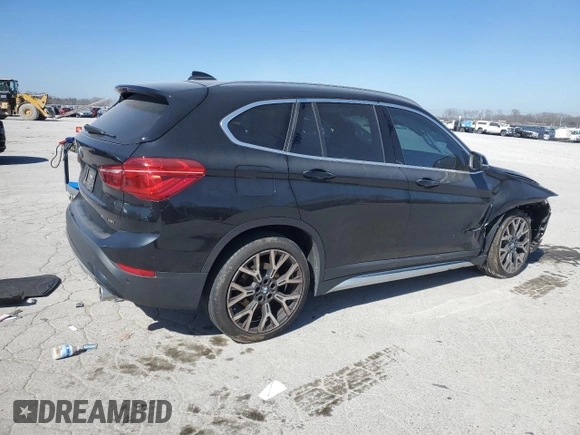 2021 BMW X1 xDrive28i with VIN WBXJG9C06M5U39389, listed as a Copart auction lot 46702675 with 39,594 mi miles and Salvage Title. Bid and sale history available at carsss.com. Image 3.