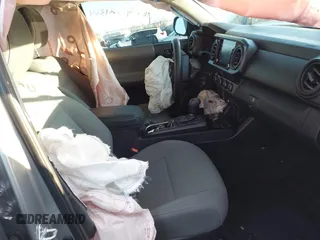 2021 Toyota Tacoma SR z VIN 3TMCZ5AN5MM386394, wystawiony jako IAAI lot #41821364 z przebiegiem 54 070 mil mil oraz . Historia ofert i sprzedaży dostępna na DreamBid. Obrazek 5.