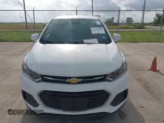 2019 Chevrolet Trax LS with VIN 3GNCJKSB0KL233670, listed as a IAAI auction lot 42161810 with 131,486 mi miles. Bid and sale history available at carsss.com. Image 6.
