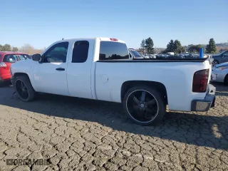 2007 Chevrolet Silverado 1500 LT w/1LT with VIN 1GCEC19J37Z524196, listed as a Copart auction lot 88102675 with 148,582 mi miles and Salvage Title. Bid and sale history available at carsss.com. Image 2.