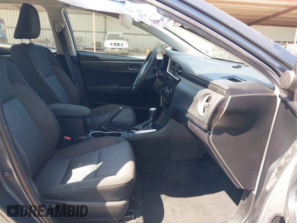 2018 Toyota Corolla L z VIN 2T1BURHE4JC103687, wystawiony jako IAAI lot #41985917 z przebiegiem 135 823 mil mil oraz . Historia ofert i sprzedaży dostępna na DreamBid. Obrazek 5.