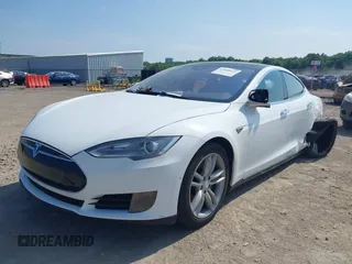 2016 Tesla Model S 70 z VIN 5YJSA1E13GF129925, wystawiony jako IAAI lot #42568012 z przebiegiem 109 195 mil mil oraz . Historia ofert i sprzedaży dostępna na DreamBid. Obrazek 18.