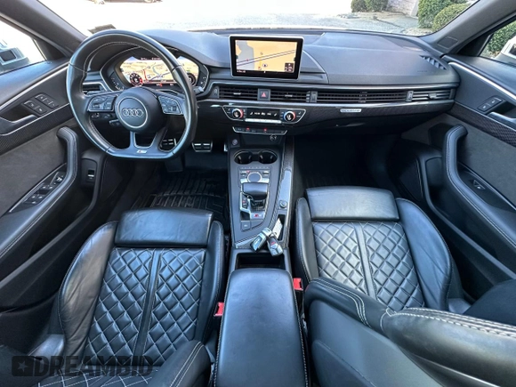 2018 Audi S4 Premium Plus z VIN WAUB4AF41JA002460, wystawiony jako Copart lot #61008805 z przebiegiem 134 039 mil mil oraz Czysty tytuł • Clean title. Historia ofert i sprzedaży dostępna na DreamBid. Obrazek 9.