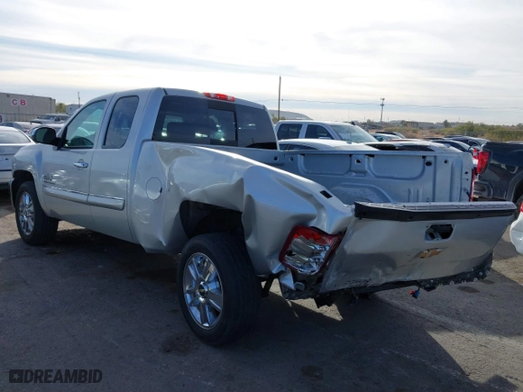 2013 Chevrolet Silverado 1500 LT with VIN 1GCRCSE00DZ389176, listed as a IAAI auction lot 40842969 with 177,173 mi miles. Bid and sale history available at carsss.com. Image 3.
