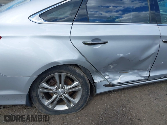 2019 Hyundai Sonata Sport z VIN 5NPE34AFXKH740037, wystawiony jako IAAI lot #42215038 z przebiegiem 79 714 mil mil oraz . Historia ofert i sprzedaży dostępna na DreamBid. Obrazek 6.