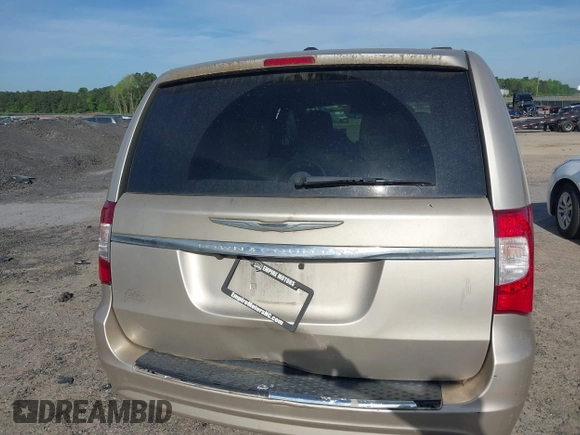 2015 Chrysler Town & Country Touring with VIN 2C4RC1BG7FR583213, listed as a IAAI auction lot 42089075 with 265,629 mi miles. Bid and sale history available at carsss.com. Image 6.