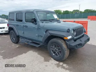 2024 Jeep Wrangler Sport S z VIN 1C4PJXDG4RW353640, wystawiony jako IAAI lot #42152688 z przebiegiem Nie podano mil oraz . Historia ofert i sprzedaży dostępna na DreamBid. Obrazek 1.