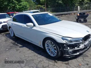 2017 BMW 7 Series 750i z VIN WBA7F0C31HGM22037, wystawiony jako IAAI lot #42139374 z przebiegiem 102 966 mil mil oraz . Historia ofert i sprzedaży dostępna na DreamBid. Obrazek 1.