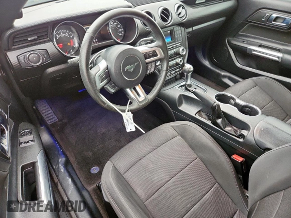 2015 Ford Mustang V6 z VIN 1FA6P8AM1F5403492, wystawiony jako Copart lot #59316325 z przebiegiem 150 872 mil mil oraz Szkoda całkowita • Salvage title. Historia ofert i sprzedaży dostępna na DreamBid. Obrazek 8.