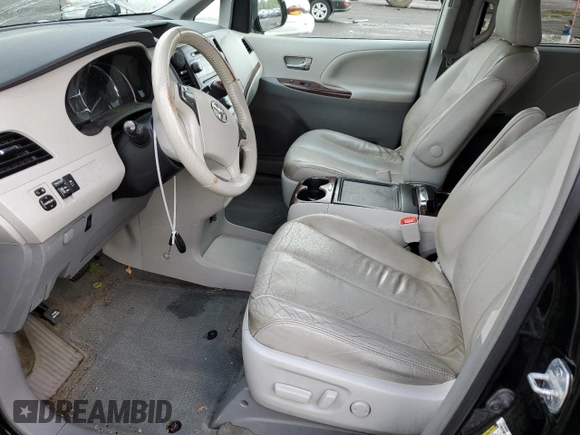 2014 Toyota Sienna Limited z VIN 5TDDK3DC5ES086024, wystawiony jako Copart lot #56299555 z przebiegiem 136 876 mil mil oraz Szkoda całkowita • Salvage title. Historia ofert i sprzedaży dostępna na DreamBid. Obrazek 7.