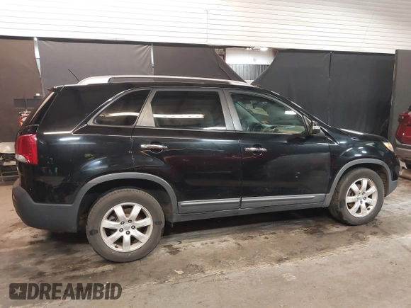 2013 Kia Sorento LX with VIN 5XYKT4A29DG338181, listed as a IAAI auction lot 41686858 with 147,629 mi miles. Bid and sale history available at carsss.com. Image 13.