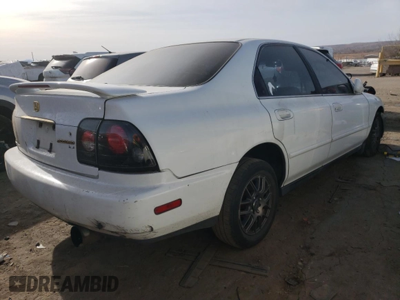 1996 Honda Accord EX with VIN 1HGCD5663TA135841, listed as a Copart auction lot 84059194 with 197,343 mi miles and Clean Title. Bid and sale history available at carsss.com. Image 3.