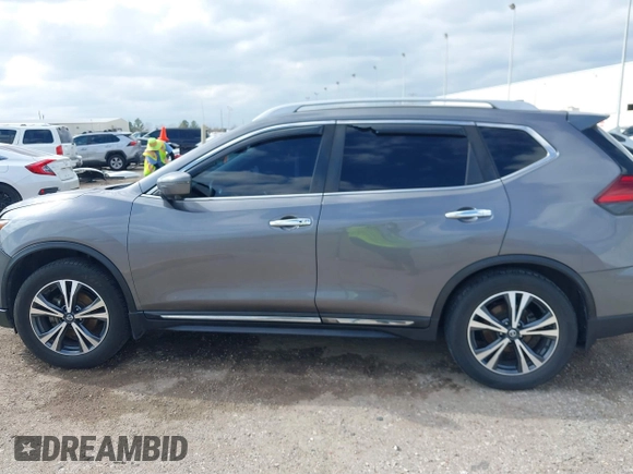 2017 Nissan Rogue SL z VIN 5N1AT2MT0HC881736, wystawiony jako IAAI lot #41506635 z przebiegiem 136 389 mil mil oraz . Historia ofert i sprzedaży dostępna na DreamBid. Obrazek 14.