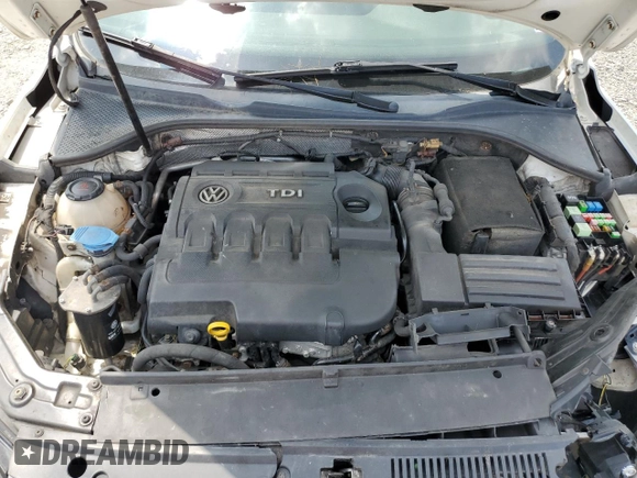 2015 Volkswagen Passat SE z VIN 1VWBV7A39FC010655, wystawiony jako Copart lot #59457165 z przebiegiem 270 971 mil mil oraz Szkoda całkowita • Salvage title. Historia ofert i sprzedaży dostępna na DreamBid. Obrazek 11.
