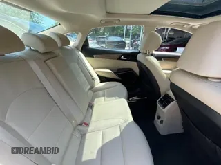 2017 Kia Cadenza Technology z VIN KNALC4J1XH5063296, wystawiony jako Copart lot #62104505 z przebiegiem 84 447 mil mil oraz Szkoda całkowita • Salvage title. Historia ofert i sprzedaży dostępna na DreamBid. Obrazek 6.