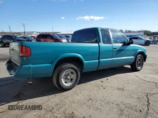 1995 GMC Sonoma SLS with VIN 1GTCS1940SK541785, listed as a Copart auction lot 80217824 with 163,374 mi miles and Salvage Title. Bid and sale history available at carsss.com. Image 3.