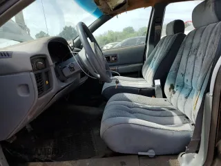 1995 Chevrolet Caprice with VIN 1G1BL52P1SR172763, listed as a Copart auction lot 55536305 with 386,536 mi miles and Clean Title. Bid and sale history available at DreamBid. Image 7.